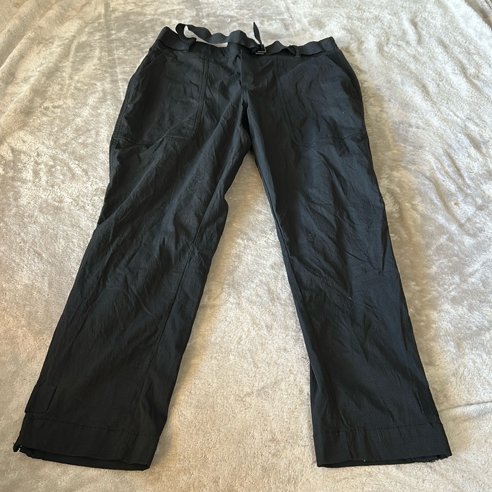 Athleta belted Trekkie pant in black - Picture 1 of 6